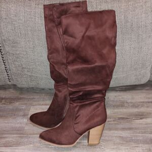 Brown Suede   Knee High Heeled boots  Sz 9 NWOT